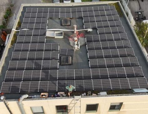 Vue aérienne - Installation panneaux solaires photovoltaïques